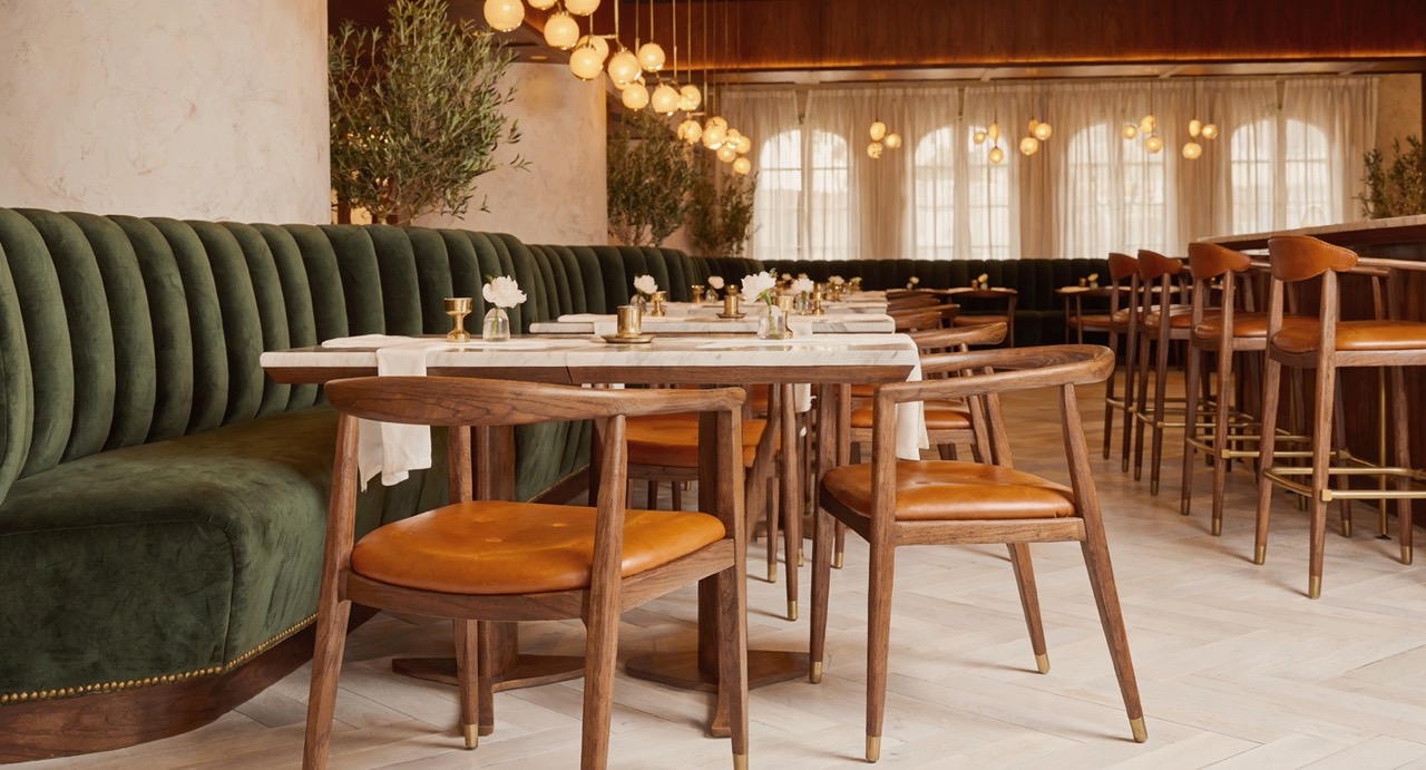 Used hotel and restaurant furniture buyers in Dubai — FF&E and banquet seating